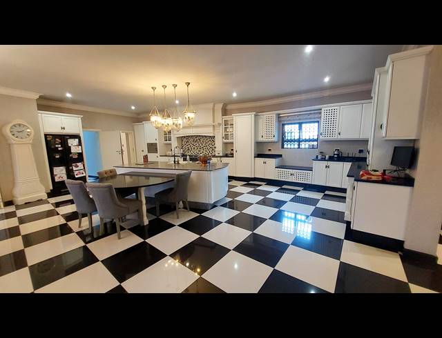 3 BEDROOM TOWNHOUSE FOR SALE IN SHELLY BEACH